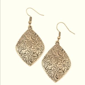 Brass earrings with fish hook back and a matching  brass bangle bracelet.